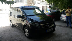 Mercedes Vito/V-klass W447 2014– Vindrutespoiler (svart blank, 5 mm) foto 5