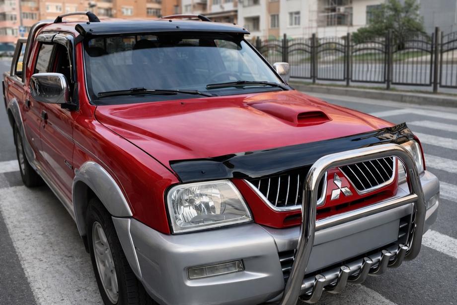 Mitsubishi L200 1996–2006 Huvdeflektor (EuroCap) Image