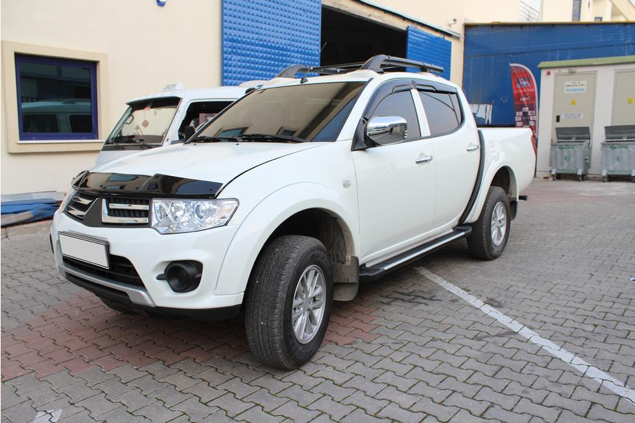 Mitsubishi L200 2006–2015 Huvdeflektor (EuroCap) Foto 4