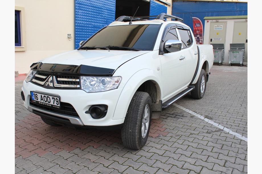 Mitsubishi L200 2006–2015 Huvdeflektor (EuroCap) Foto 3