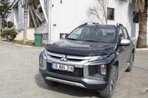 Mitsubishi L200 2015–2024 Motorhuvsdeflektor (2019+, EuroCap) foto 11