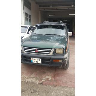 Vindrutespoiler (svart blank, 5 mm) Mitsubishi L200 1996–2006 foto 3