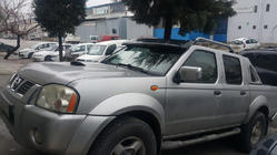 Nissan NP300 1999–2015 Vindrutespoiler (svart blank, 5 mm) foto 9