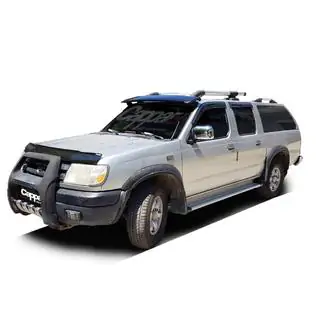 Vindrutespoiler (svart blank, 5 mm) Nissan NP300 1999–2015 foto 2