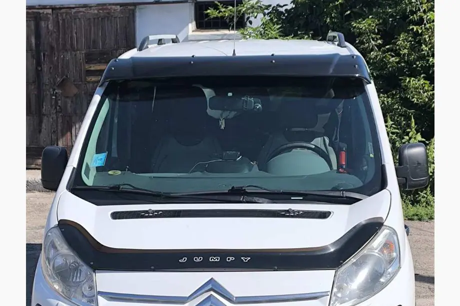 Citroen Jumpy 2007–2017 Vindrutespoiler (svart blank, 5 mm) Image