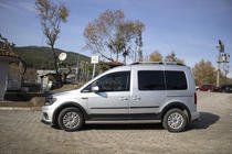 Volkswagen Caddy 2015–2020 Sats med lister och skärmbreddare foto 4