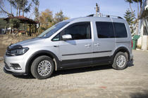 Volkswagen Caddy 2015–2020 Sats med lister och skärmbreddare foto 34