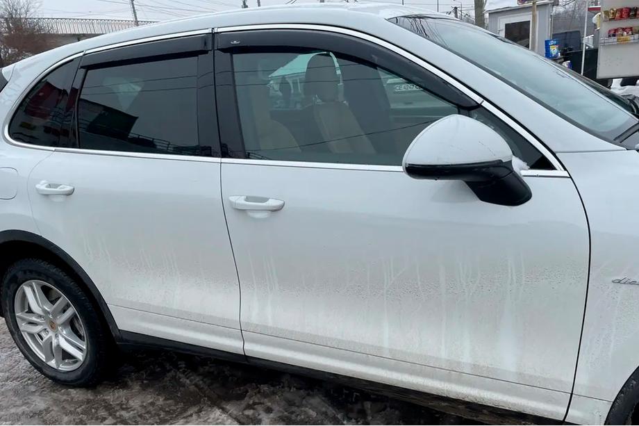 Porsche Cayenne 2010–2017 Vindavvisare med kromlist (4 st, HIC) Foto 2