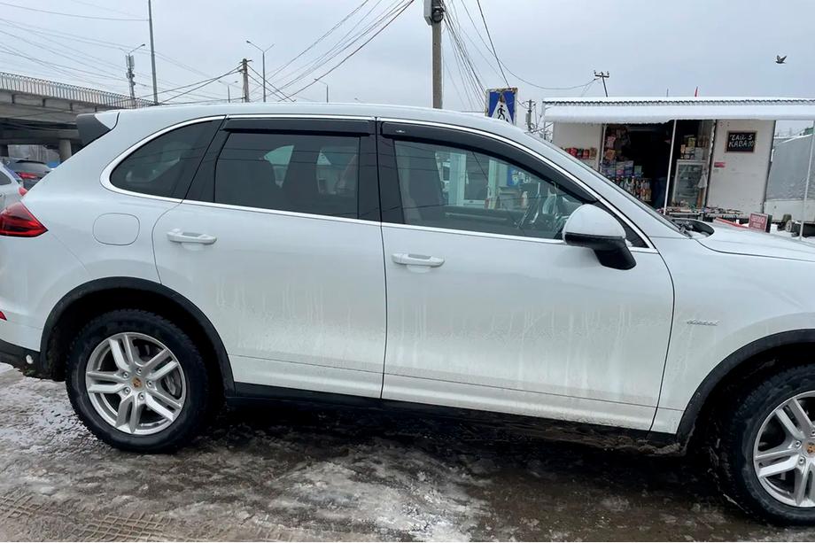 Porsche Cayenne 2010–2017 Vindavvisare med kromlist (4 st, HIC) Foto 6