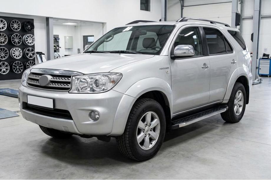 Toyota Fortuner 2006–2015 Sidosteg BlackLine (2 st, aluminium) Image