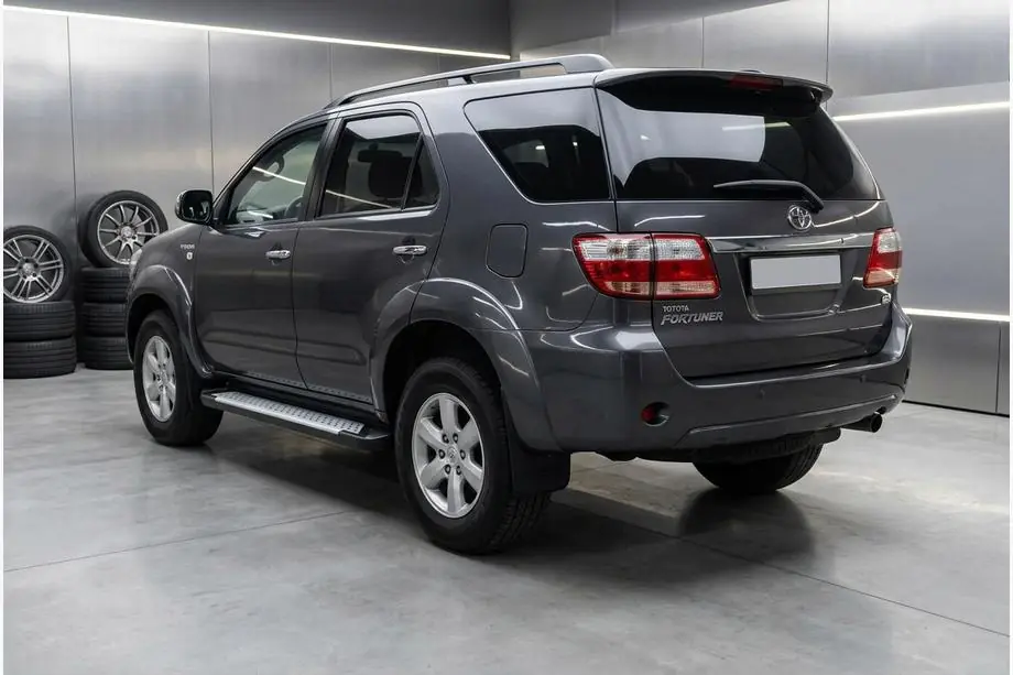 Toyota Fortuner 2006–2015 Sidosteg Allmond Grey (2 st, aluminium) Image