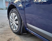 Dacia Sandero 2007–2013 Främre stänkskydd (2 st.) foto 3