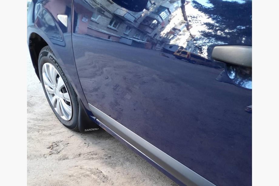 Renault Sandero 2007–2013 Främre stänkskydd (2 st.) Foto 4