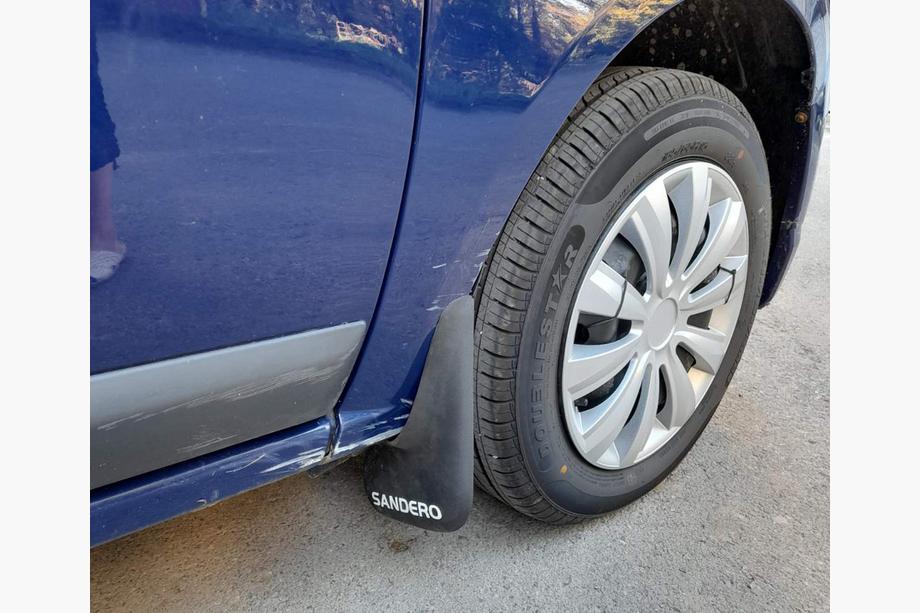 Renault Sandero 2007–2013 Främre stänkskydd (2 st.) Foto 1