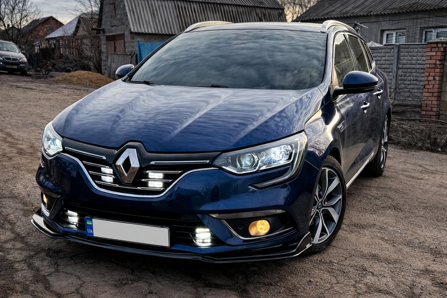 Renault Megane IV 2016–2025 Frontspoilerläpp till stötfångare (svart) Image