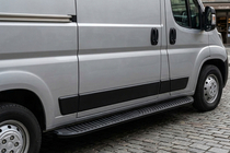 Peugeot Boxer 2006–2025 Sidosteg Tayga Black (2 st, aluminium) foto 1