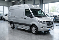 Mercedes Sprinter W907/W910 2018– Sidosteg New Vision Grey (2 st, aluminium) Mellanhjulbas – bakhjulsdrift foto 1