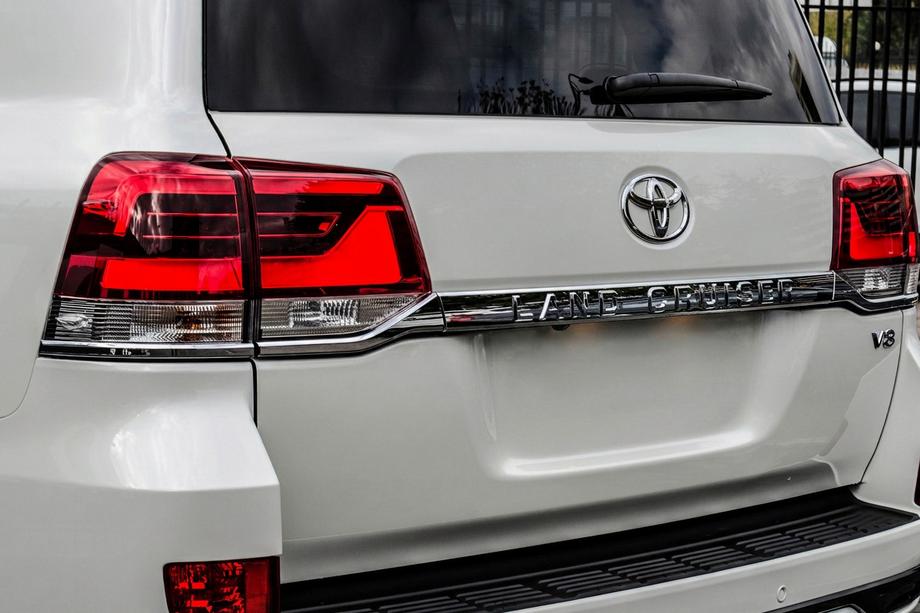 Toyota Land Cruiser 200 2007–2021 Baklyktor 2016-2021 (OEM-standard) Image