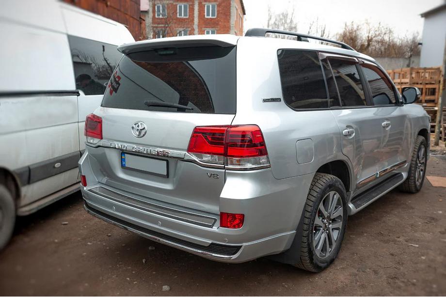 Toyota Land Cruiser 200 2007–2021 Baklyktor 2016-2021 (OEM-standard) Höger yttre bakljus (på skärm) Foto 7