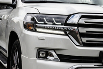 Toyota Land Cruiser 200 2007–2021 Framstrålkastare 2016+ (LX-Design) foto 1