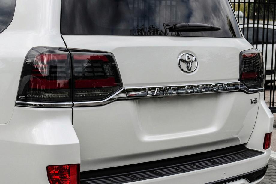 Toyota Land Cruiser 200 2007–2021 Bakljus 2016-2021 (Sequential Red) Image