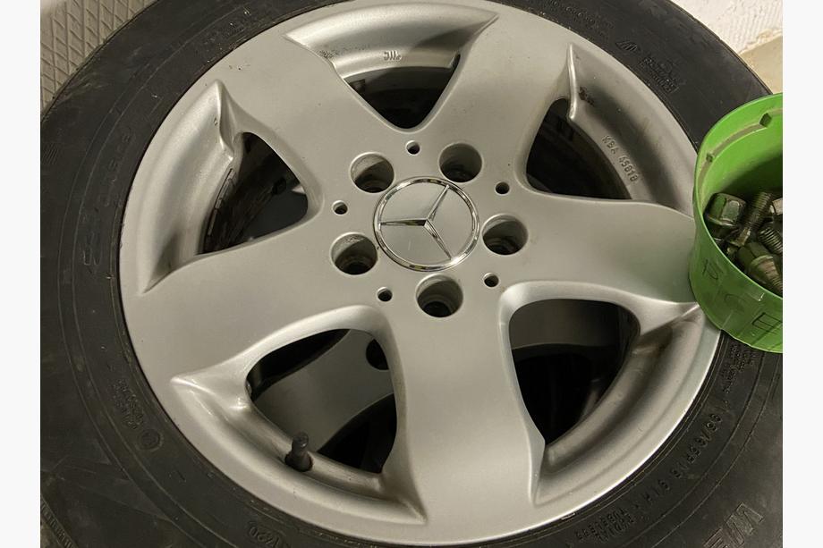 Mercedes-Benz Centrumkåpor till fälgar 75/71 mm utan ring (4 st, grå) Foto 2