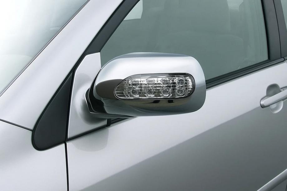 Toyota Corolla 2002–2007 Kromade spegelkåpor för LED (2002-2005, 2 st, plast) Image