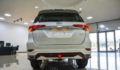 Toyota Fortuner 2015– Lexus-TRD V2 karosserikit (för 2015-2020) foto 3