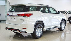 Toyota Fortuner 2015– Lexus-TRD V2 karosserikit (för 2015-2020) foto 5
