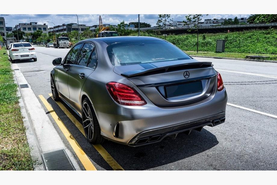Mercedes C-class W205 2014–2021 Bodykit-kit med komplett bakre stötfångare (Black Mamba C63GT-design) Foto 4