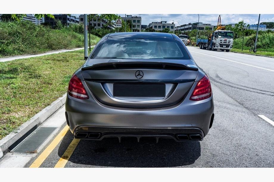 Mercedes C-class W205 2014–2021 Bodykit-kit med komplett bakre stötfångare (Black Mamba C63GT-design) Foto 9
