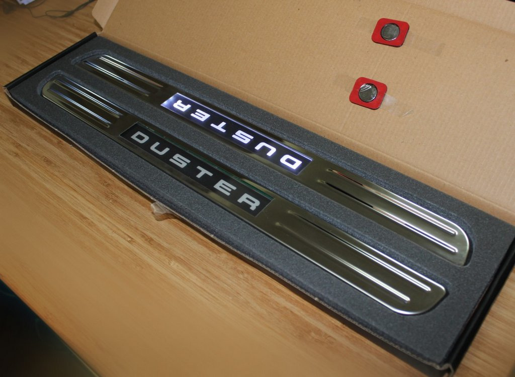 Trådlösa LED-belysta sidosteg till Renault Duster