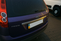 Ford Fiesta 2002–2008 Dekorlist ovanför registreringsskylten (rostfritt stål) Carmos - turkiskt stål foto 3