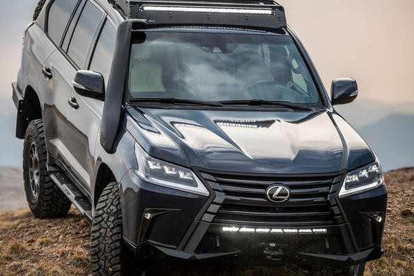 Lexus J201-modifiering: bara tjejer i leran