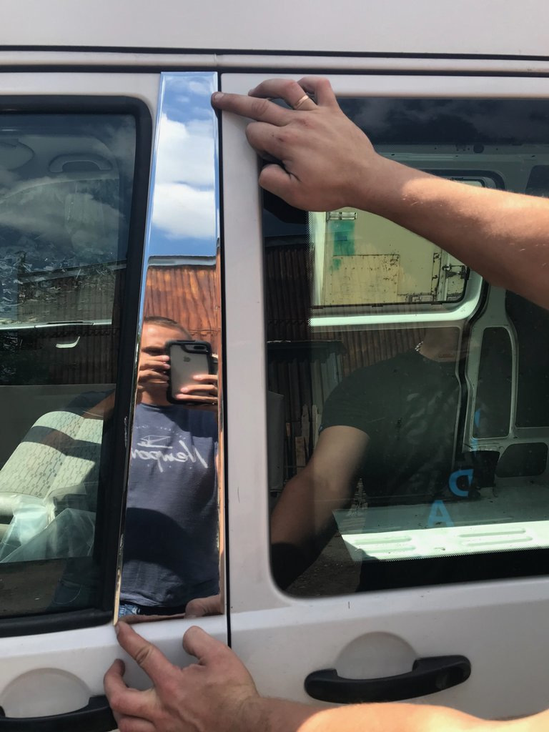 Dörrstolpskåpor för Volkswagen T5 Multivan