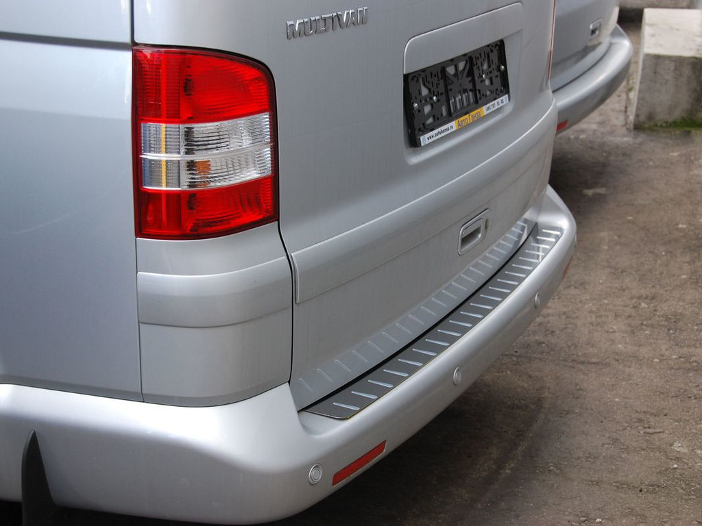 Kromlist till bakre stötfångaren för Volkswagen T5 Multivan