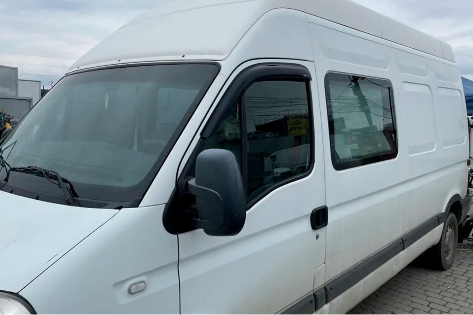 Iveco Daily 2006–2014 Vindavvisare för sidorutor (2 st, HIC) Foto 2