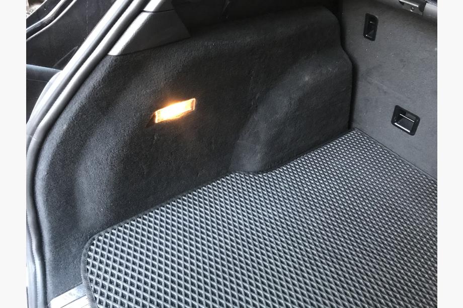 Volkswagen Touareg 2010–2018 Bagagerumsmatta V2 (EVA, svart) Foto 2