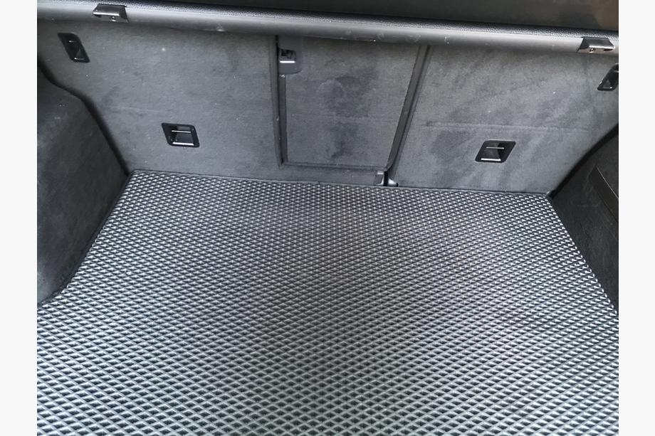 Volkswagen Touareg 2010–2018 Bagagerumsmatta V2 (EVA, svart) Foto 3