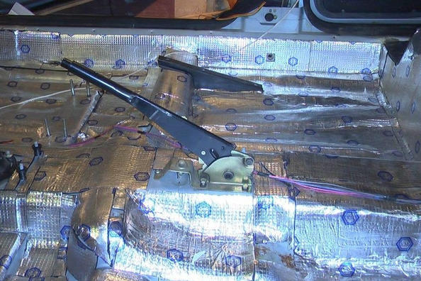 Gör det själv: ljudisolering av golvet i VAZ 2110