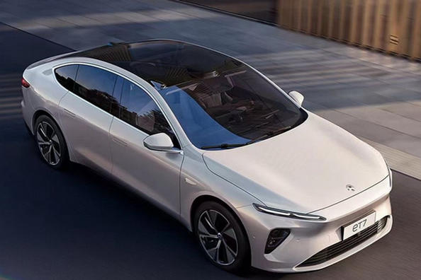 Kineserna släpper eldriven sedan med räckvidd upp till 1000 km
