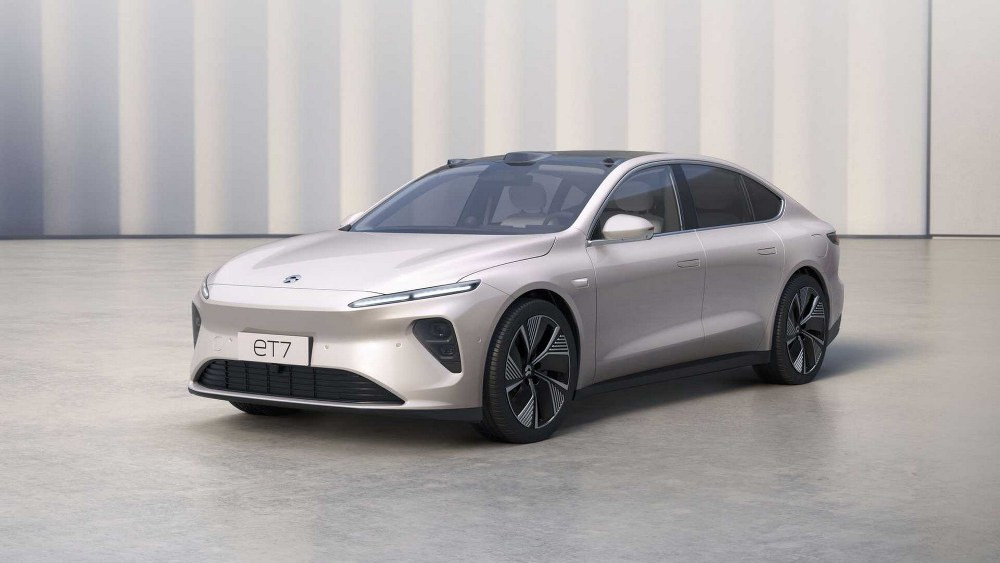 Kineserna släpper eldriven sedan med räckvidd upp till 1000 km