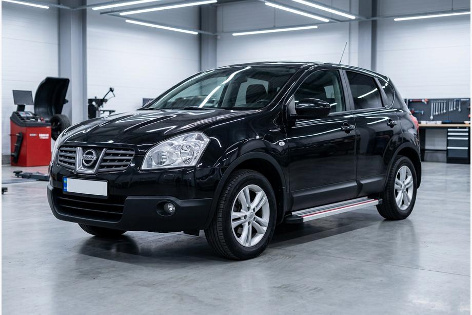 Nissan Qashqai 2007–2010 Sidosteg Maya Red-Grey (2 st, aluminium) Image