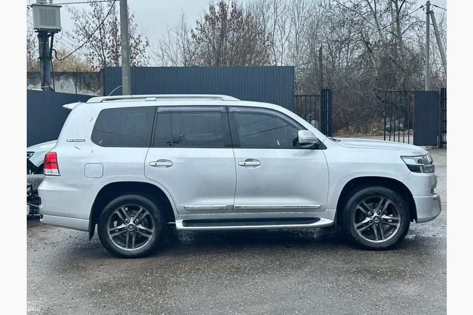 Toyota Land Cruiser 200 2007–2021 Facelift/ombyggnadskit från LC200 2008-2015 till 2021 Executive Foto 37