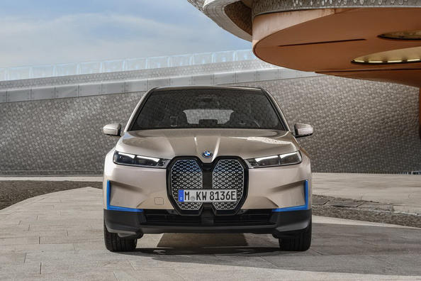 Elektriska crossovern BMW iX – teknologiskt flaggskepp för tyska märket