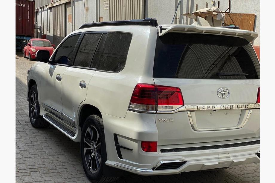 Toyota Land Cruiser 200 2007–2021 Bakre stötfångare komplett 2016+ (EWAN) Foto 2