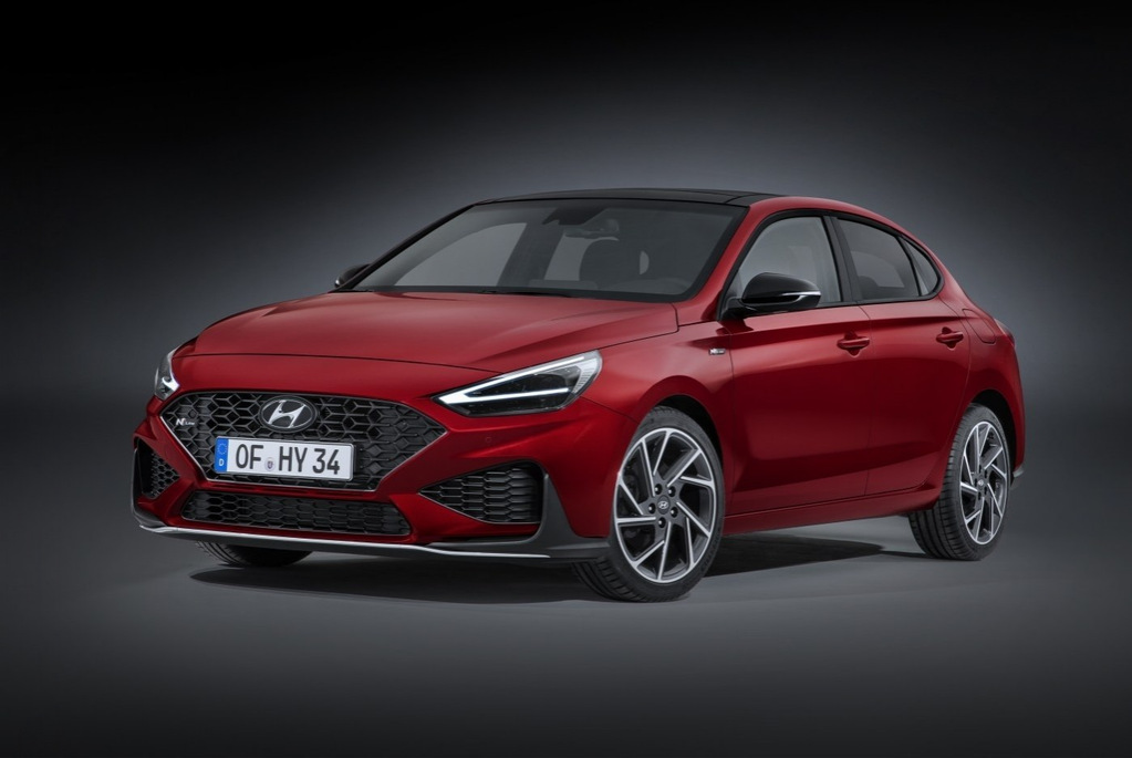 Test av uppdaterade Hyundai i30 Fastback liftback