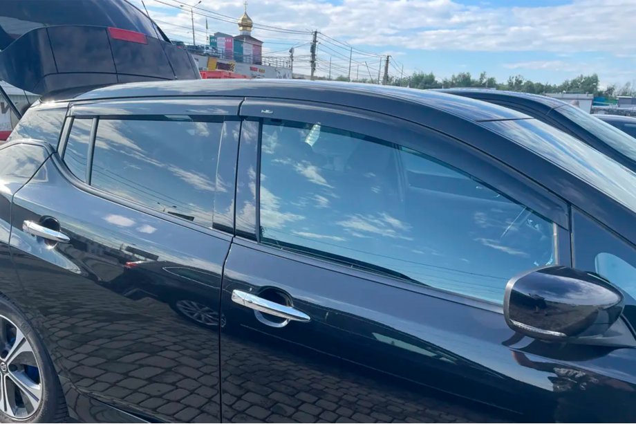 Nissan Leaf 2017– Vindavvisare för sidorutor (4 st, HIC) Foto 1