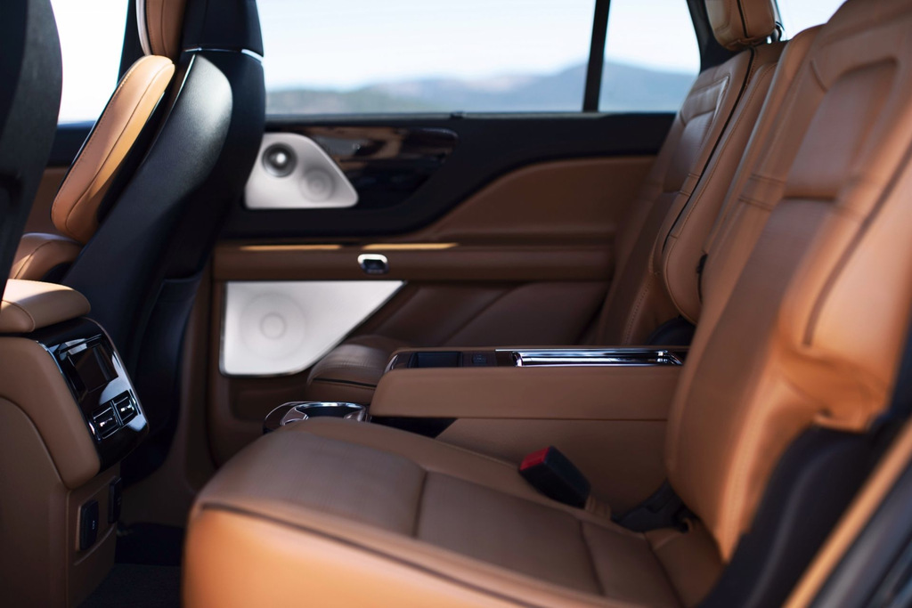 Premium-sitsig crossover: Lincoln Aviator