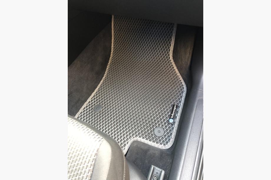 Volkswagen Passat B8 2015–2023 EVA bilmattor (EU, svarta) Foto 3